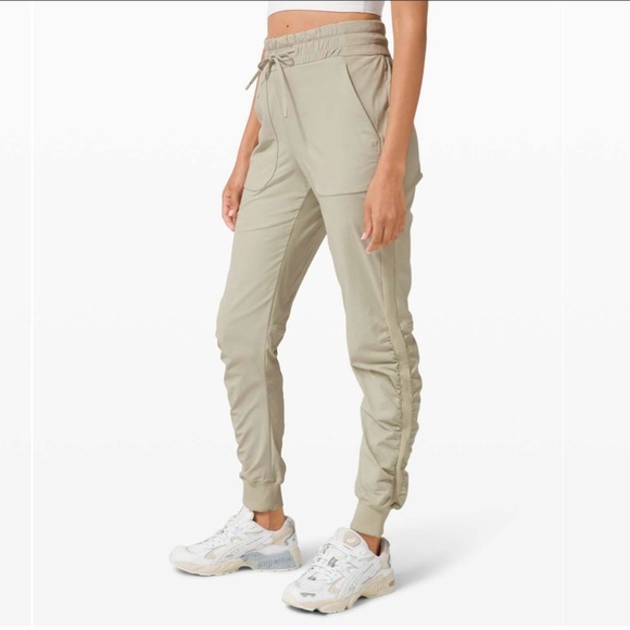 Lululemon Athletica Beyond the Studio Lined Joggers Women’s Size 4 Light Sage - Picture 1 of 11